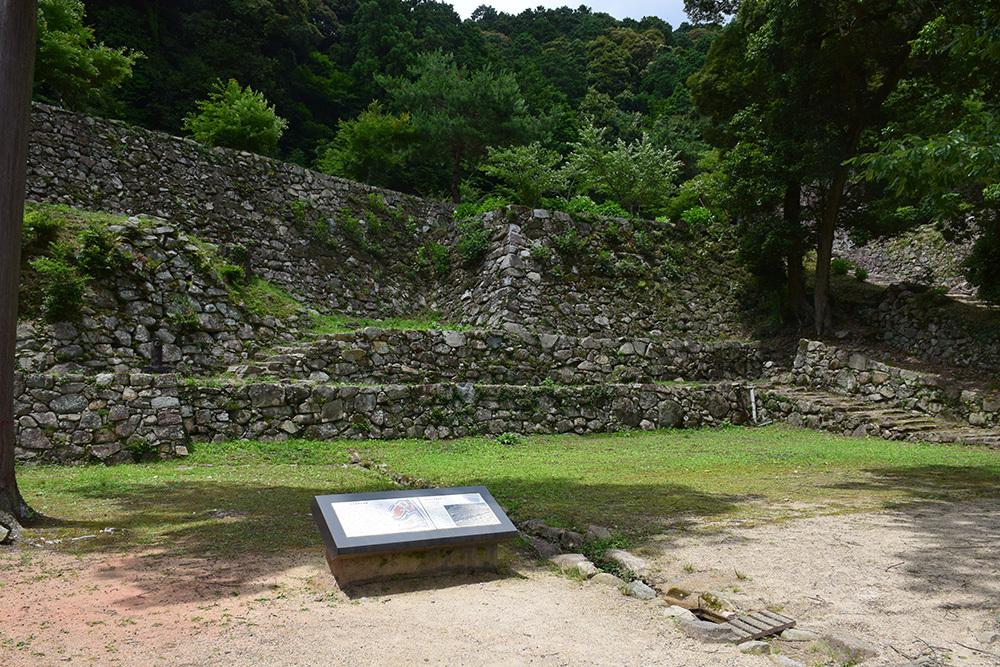 天下布武の象徴、安土城攻城記。　その３　＜伝羽柴秀吉邸跡＞_e0158128_15240090.jpg