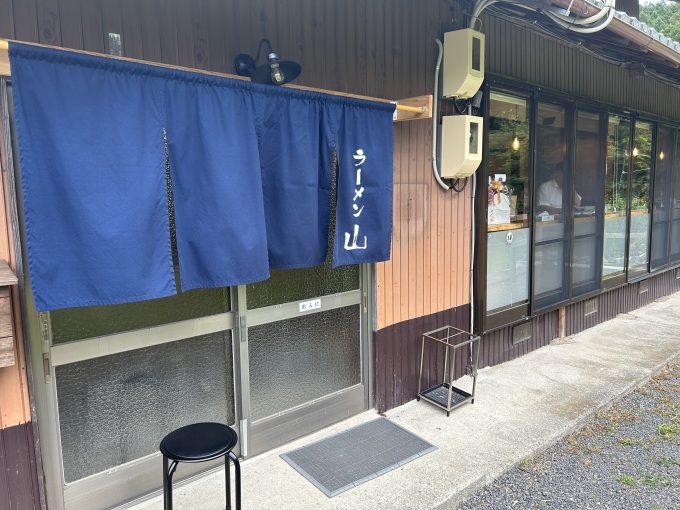 ラーメン山（やま）新店　風光明媚な秘境で食べる淡麗系ラーメン！　　津市_d0258976_14110582.jpg