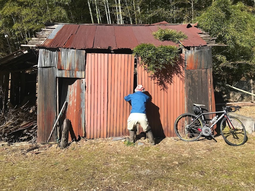 何とも言えない切なさに包まれる村_c0214359_23130540.jpg