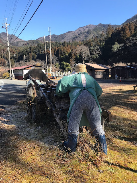 何とも言えない切なさに包まれる村_c0214359_23150353.jpg