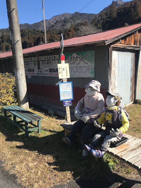 何とも言えない切なさに包まれる村_c0214359_23155971.jpg