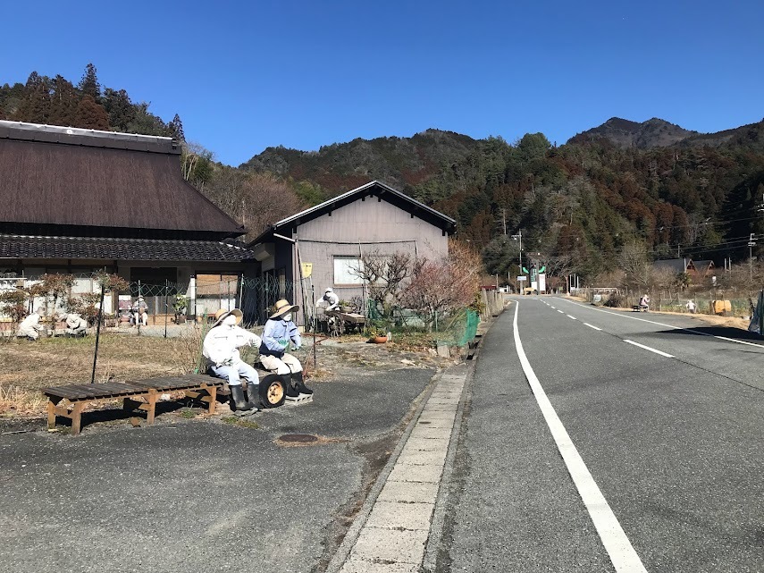 何とも言えない切なさに包まれる村_c0214359_23162179.jpg