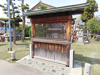 一宮市木曽川多賀神社の蕃塀_e0113570_22195616.jpg