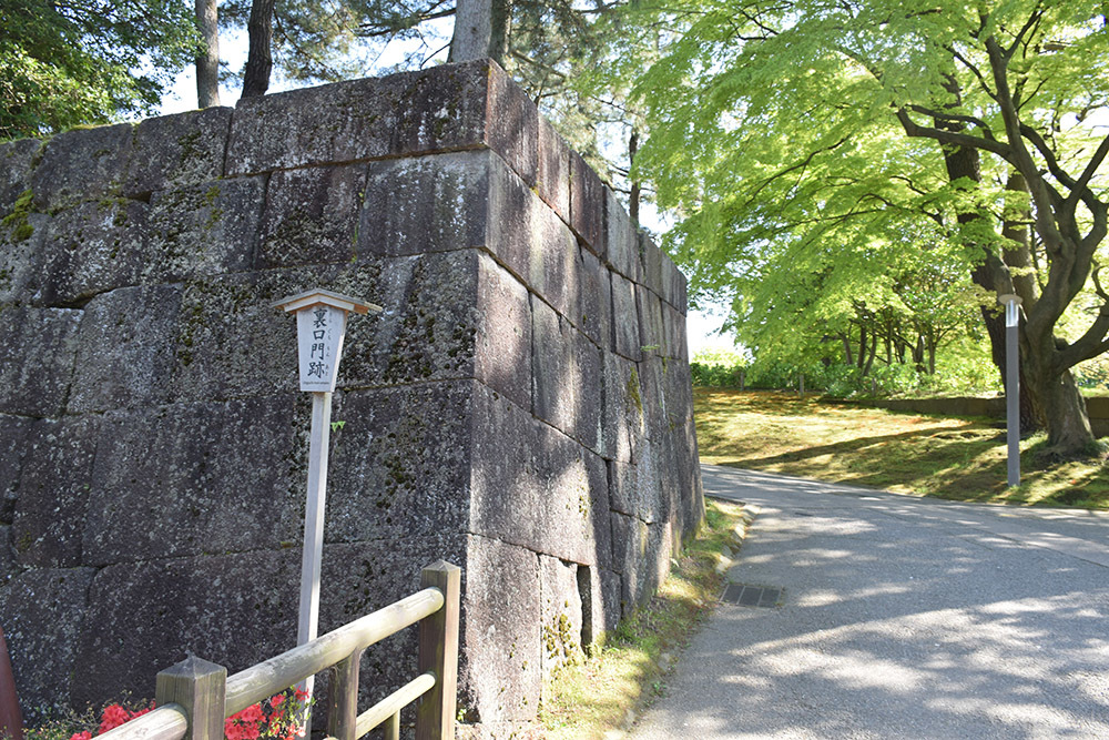 加賀百万石の金沢城を歩く。　その２　＜三ノ丸・五十間長屋・橋爪門・裏門＞_e0158128_11443804.jpg