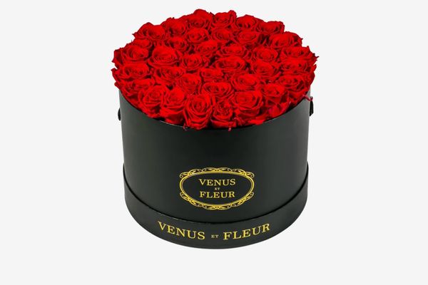 Venus et Fleur Large Round Arrangment, 36 Roses