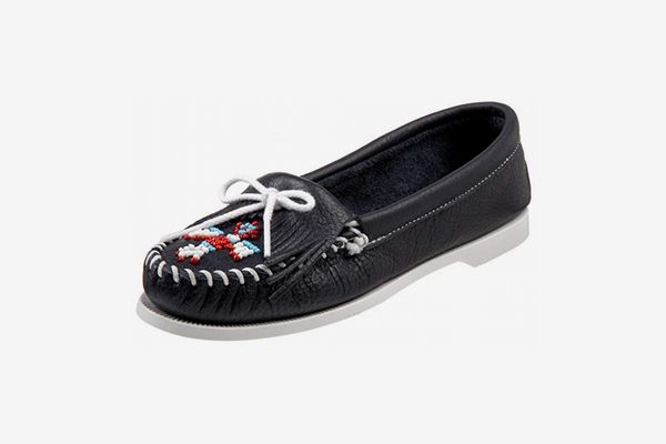 Minnetonka Women’s Thunderbird Smooth Moccasin