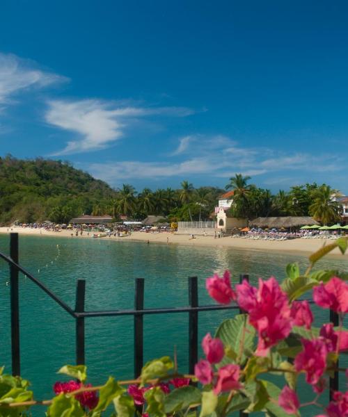 Kaunis vaade linnale Santa Cruz Huatulco, mida teenindab Huatulco rahvusvaheline lennujaam