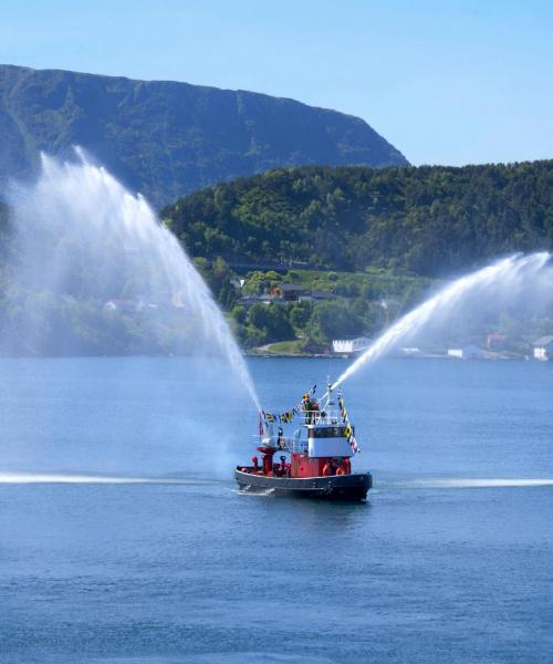 En vacker bild av Ulsteinvik