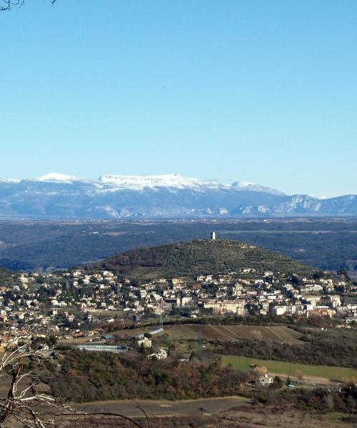 Krásny pohľad na mesto Manosque, ktoré je obľúbené medzi našimi používateľmi