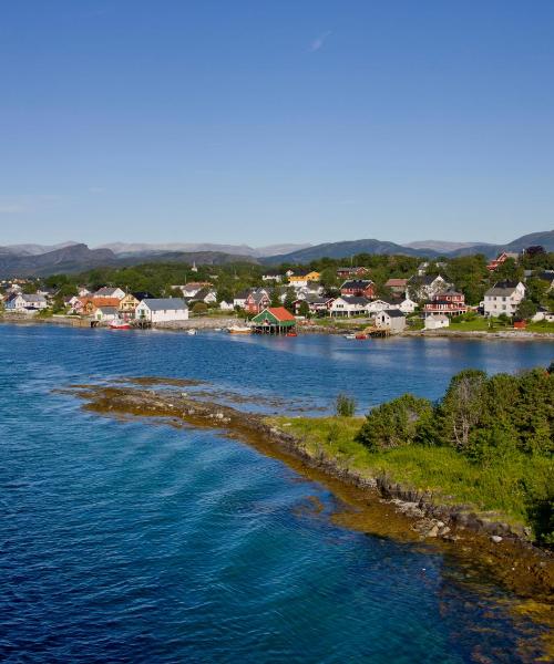 Uma bela vista de Brønnøysund – perto do Brønnøysund Airport