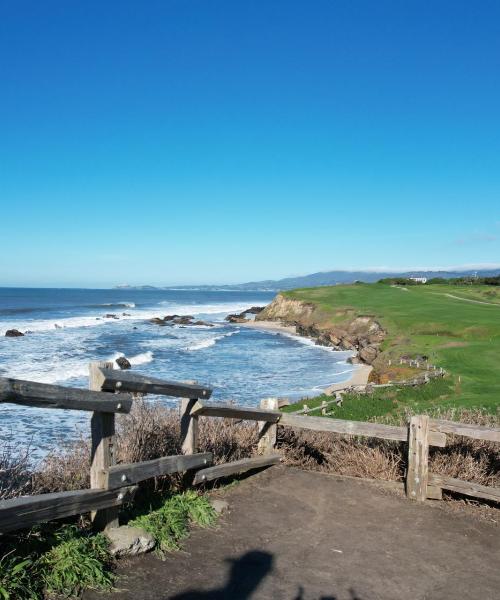 Kaunis näkymä kaupunkiin Half Moon Bay