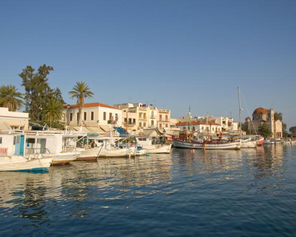 Uma bela vista de Aegina