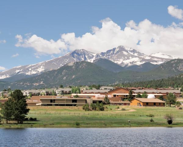 Estes Park şehrinden güzel bir manzara