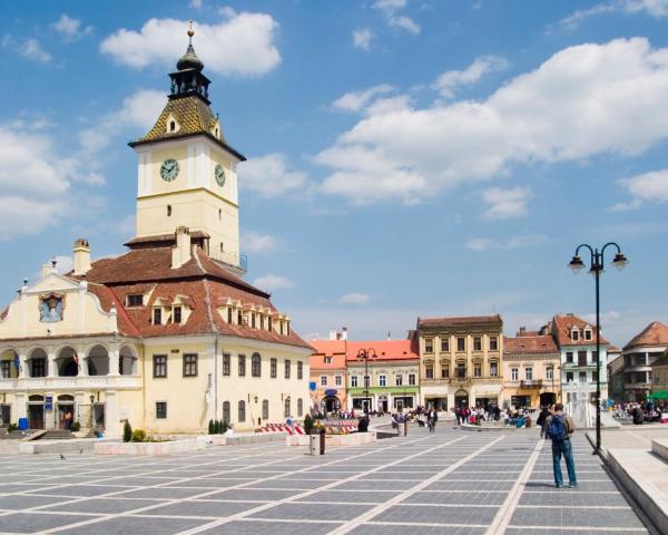 Čudovit pogled na mesto Brasov