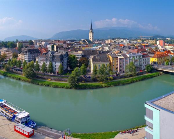 Čudovit pogled na mesto Villach