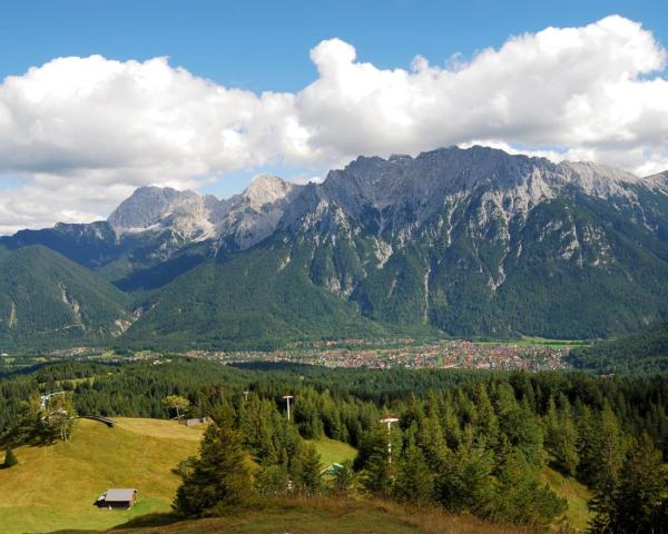 Una bellissima vista di Mittenwald