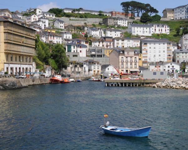 Krásny pohľad na mesto Luarca