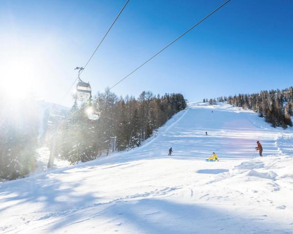 Čudovit pogled na mesto Bad Kleinkirchheim