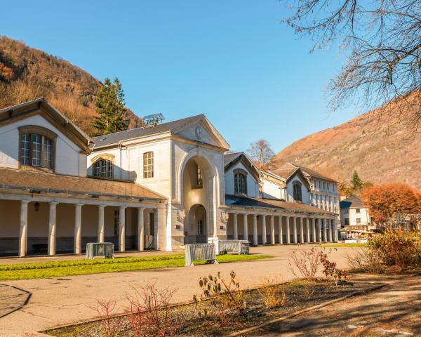 Красивый вид города Bagneres de Luchon