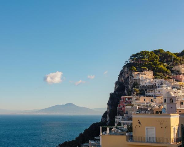 Όμορφη θέα του προορισμού Capri