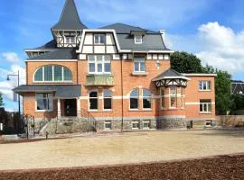 Charmehotel Villa Saporis, khách sạn ở Hasselt