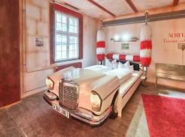 V8 HOTEL Classic Motorworld Region Stuttgart โรงแรมในเบิบลิงเงน