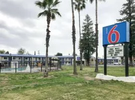 Motel 6-Visalia, CA, hotelli kohteessa Visalia