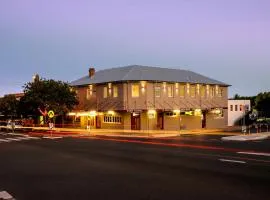 Pier Hotel Coffs Harbour: Coffs Harbour şehrinde bir otel