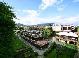 Real Scampis Hotel, hotel di Elbasan