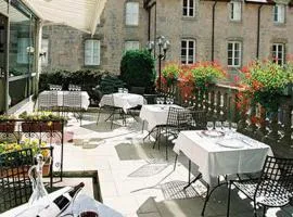 Logis Hôtel Le Cheval Blanc: Langres şehrinde bir otel