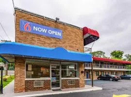 Motel 6-Elmsford, NY - White Plains, hótel í Elmsford