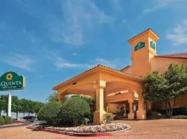 La Quinta by Wyndham Dallas DFW Airport North, מלון באירווינג