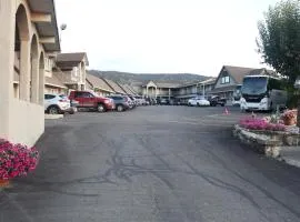 Best Budget Inn & Suites Kamloops、カムループスのホテル