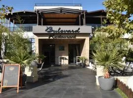 Hotel Bulevard، فندق في رمينكو فيلتشا