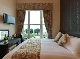 Lauriston & Lawton Court Hotel، فندق في خلنددنو