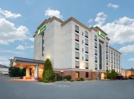 Holiday Inn Express & Suites Bloomington, an IHG Hotel, khách sạn ở Bloomington