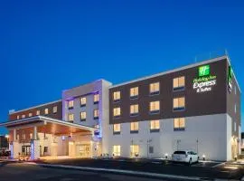 Holiday Inn Express & Suites - Medford, an IHG Hotel, מלון במדפורד