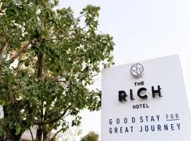 The Rich Hotel, hotel en Nakhon Ratchasima