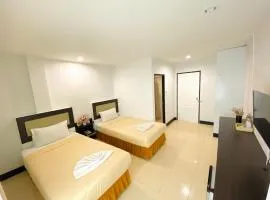 Polkadot Hostel, hotel v mestu Phitsanulok