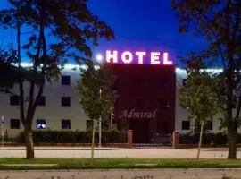 Hotel i Restauracja Admirał: Legnica şehrinde bir otel