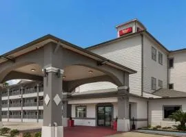 Red Roof Inn PLUS + Galveston - Beachfront โรงแรมในกาลเวสตัน