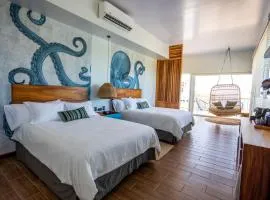 Amaka Ocean Living Lodge، فندق في غولفيتو