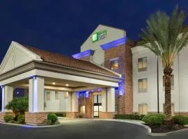 Holiday Inn Express & Suites Merced - Yosemite Natl Pk Area, an IHG Hotel, hotelli kohteessa Merced