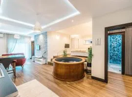 Padam Hotel & SPA: Ülgün şehrinde bir otel