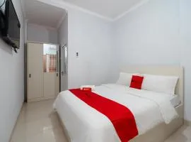 RedDoorz Plus near Simpang Tiga Tritayasa Cilegon โรงแรมในชิเลกอน