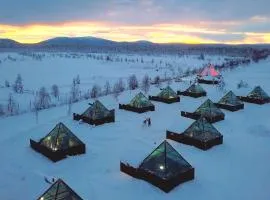 Aurora Pyramid Glass Igloos, hôtel à Levi