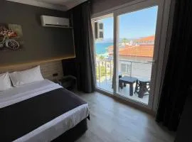 Grand Faik Hotel, hotell i Çeşme