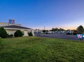 Motel 6-Sulphur Springs, TX, hotel sa Sulphur Springs