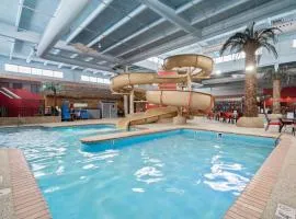 Ramada by Wyndham Sioux Falls Airport - Waterpark Resort & Event Center, מלון בסיוקס פולס