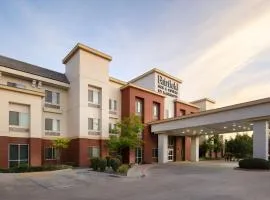 Fairfield Inn & Suites by Marriott Visalia Tulare, מלון בטולאר